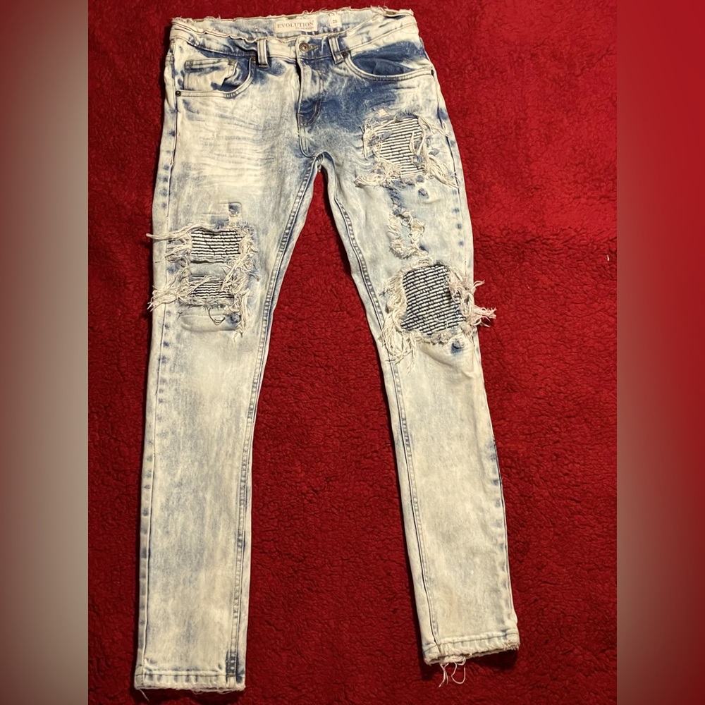 Ripped styled skinny jeans